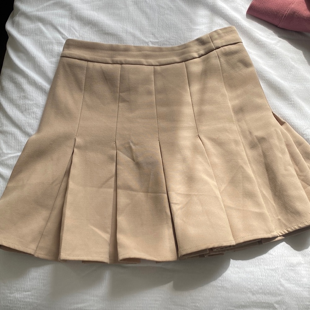 Pleated khaki skirt